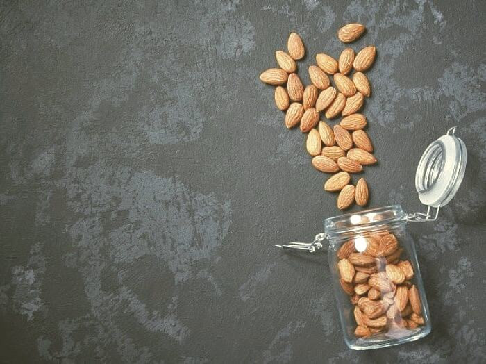 روغن بادام از موخوره پیشگیری می کند مو