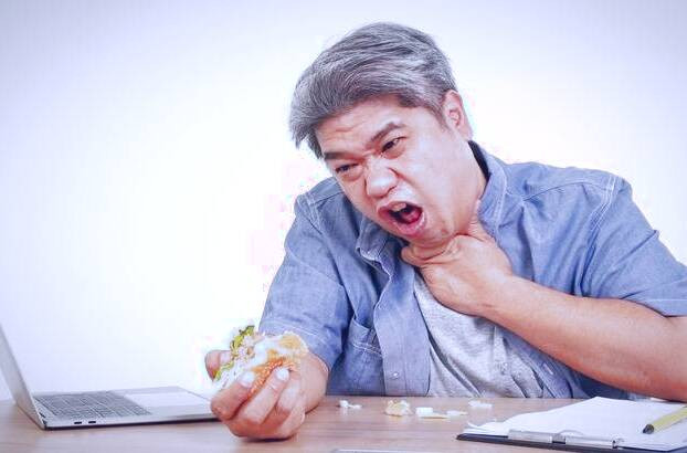 گیر کردن غذا در گلو