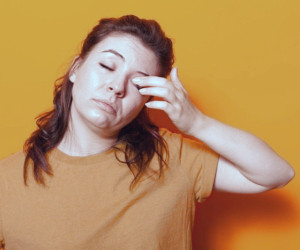 دلایل خارش چشم و روش‌های درمان آن