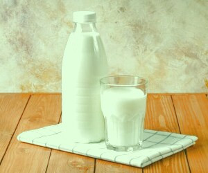 کدام نوع شیر بهتر است؟ مقایسه شیر شتر، بز و