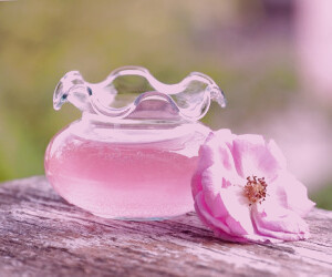 بررسی فواید نوشیدن گلاب در طول ماه مبارک رمضان