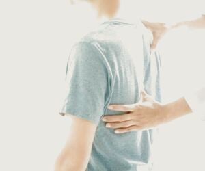 بررسی علل و نشانه‌های شایع شکستگی دنده و راهکارهای درمانی مناسب