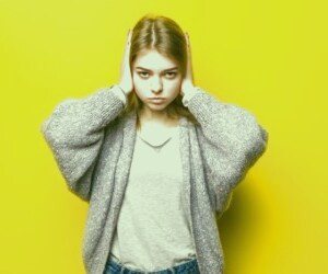 چرا صدای غذا خوردن دیگران باعث عصبانیت من می شود؟ علت میسوفونیا