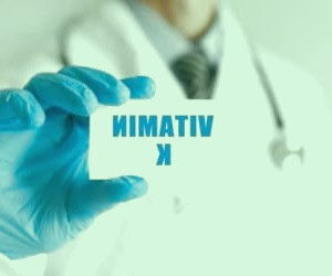 بررسی علائم و پیامدهای کمبود ویتامین K در سلامت بدن