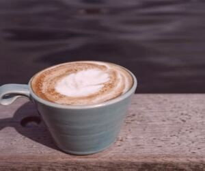 چگونه عدم مصرف قهوه بر سلامت موها تأثیر میگذارد؟