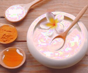 پوست درخشان با ماسک جادویی ماست و زردچوبه