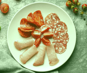 تفاوت های کلیدی بین ژامبون، کالباس و بیکن - کدام یک برتر است؟