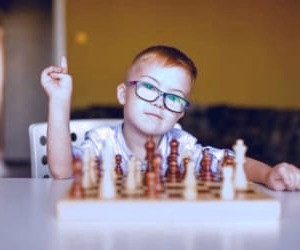 بررسی تأثیرات عدم استفاده از عینک در کودکان