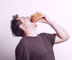 بررسی ارتباط بین اختلال خوردن عصبی و پوسیدگی دندان