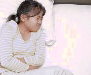 بررسی علائم و عوامل ایجاد کننده میگرن شکمی و راهکارهای درمان خانگی آن