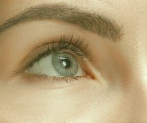 بررسی ۱۰ دلیل رفتارهای غیرعادی چشم