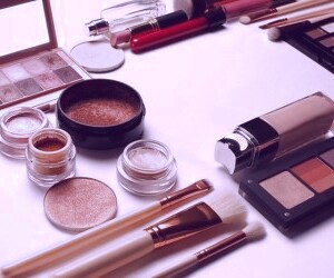 بررسی و تشخیص تفاوت بین محصولات آرایشی فاسد و سالم