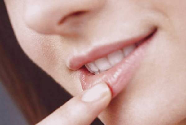 رفع کبودی لب بعد ازبوسه