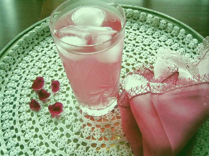 خاصیت نوشیدن گلاب 