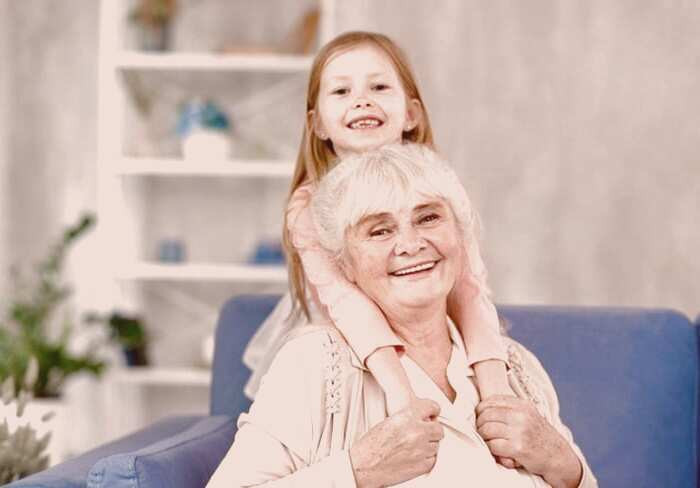  آغوش گرفتن یکدیگر