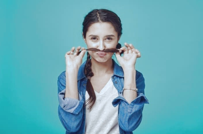 رفع موهای پشت لب