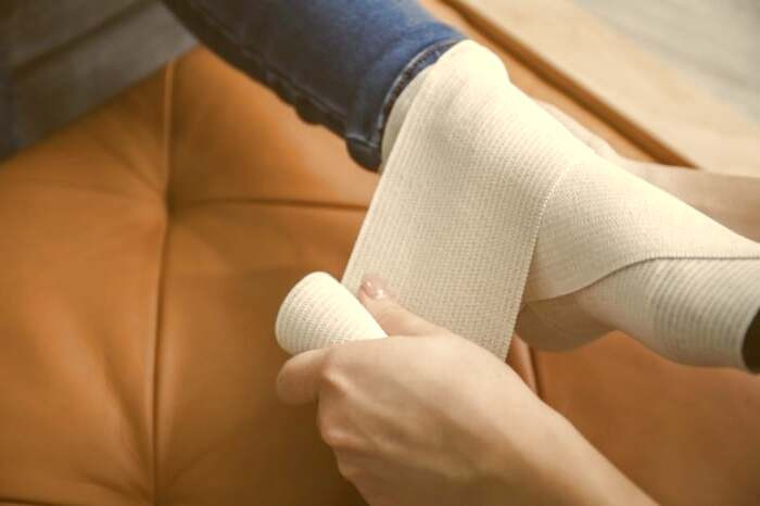 بستن باند به پا