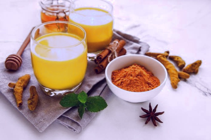 شیر و زردچوبه و زنجبیل