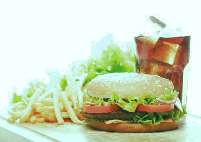 همبرگر و نوشابه
