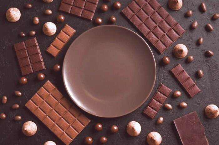 عوارض شکلات تلخ