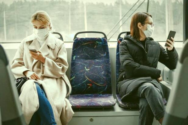 انتقال کرونا از کفش