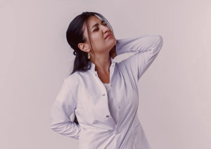 دلایل گردن درد گردن درد پشت میز