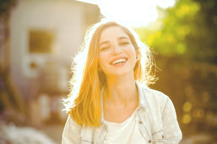 مراقبت از مو در برابر نور آفتاب برای جلوگیری از ریزش مو آسیب مو زیر نور آفتاب