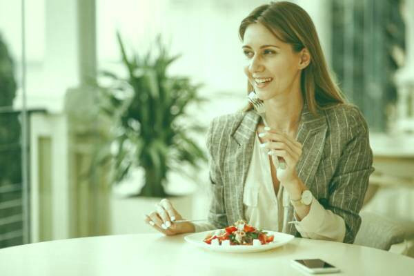 صدا دادن فک موقع غذا خوردن صدا دادن فک