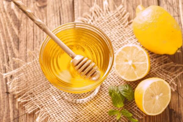 طرز تهیه ماسک شیر خشک و عسل و لیمو شیر خشک و عسل و لیمو
