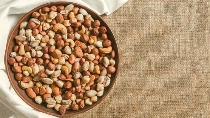 بهترین و بدترین زمان برای مصرف آجیل زمان خوردن آجیل