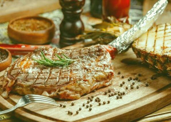 گوشت قرمز موجب افزایش خطر ابتلا به سرطان می شود گوشت قرمز