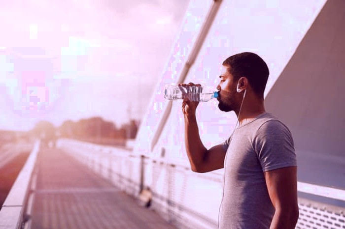 درمان درد زیر شکم در طب سنتی آب خوردن