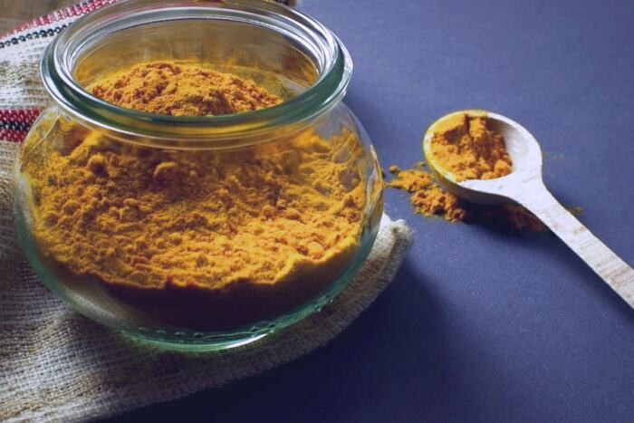 زردچوبه از داروهای خانگی مهم در طب سنتی زردچوبه