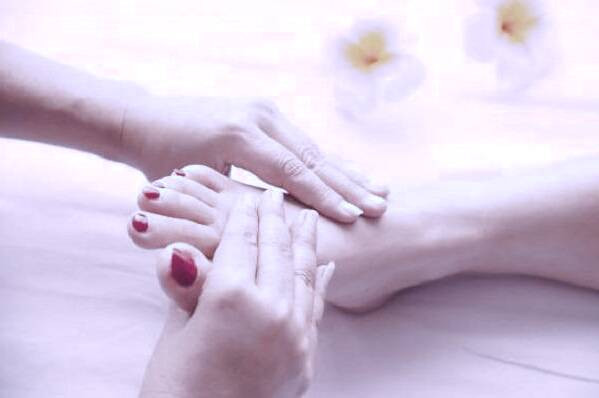 ماساژ انگشت های پا