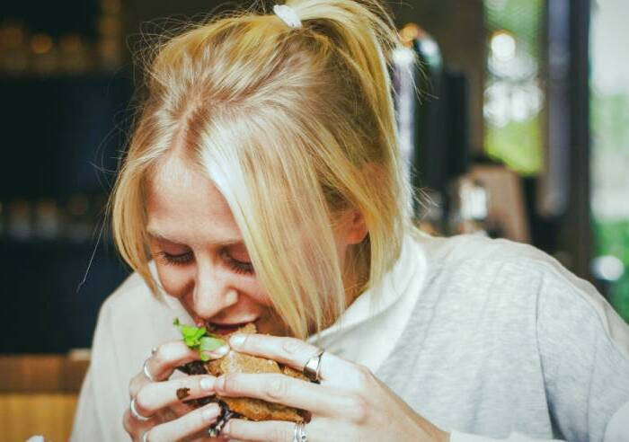 دلیل جویدن غذا 