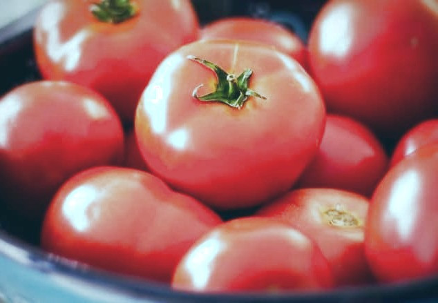 گوجه برای پوست