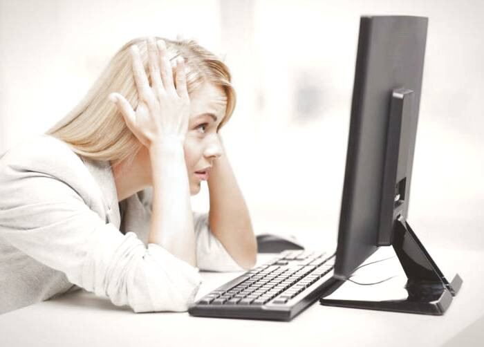 نشستن پشت کامپیوتر