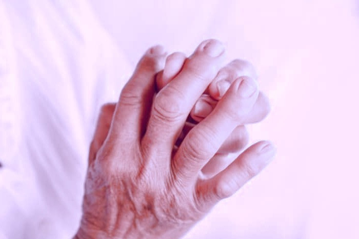 علت تغییر شکل انگشتان دست