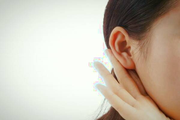 بوی بد پشت گوش