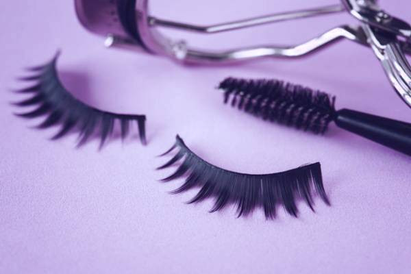 عوارض مژه مصنوعی