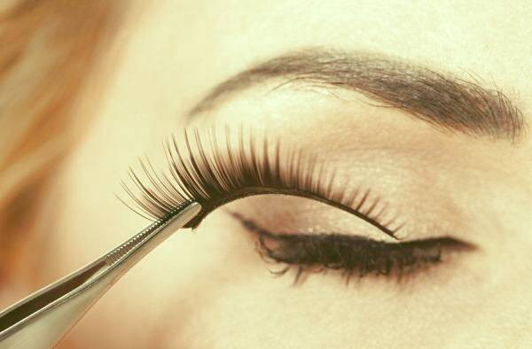 بهترین چسب مژه مصنوعی