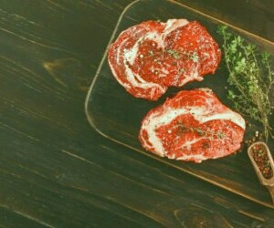 بررسی کمبود آمینو اسید لیزین در بدن: علل، نشانه‌ها و عوارض + منابع و مزایای لیزین