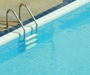 بهبود سلامت در استخرهای شنا: شناسایی و مدیریت بیماری‌های رایج