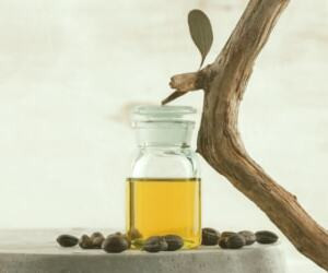 بررسی مزایای استفاده از روغن جوجوبا برای بهبود ظاهر پوست و مو