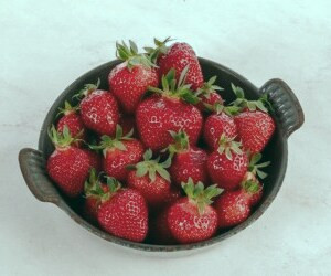 توت فرنگی: فواید درمانی و زیبایی شگفت‌انگیز