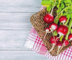 بررسی خواص شگفت‌انگیز برگ‌های تربچه قرمز
