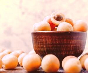 عوارض مصرف هسته زردآلو و تأثیر آن بر سلامتی