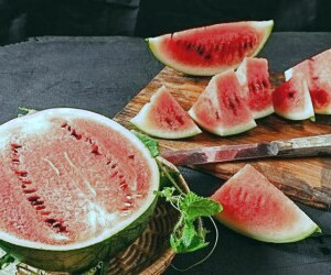 بررسی خواص و مزایای مصرف هندوانه در شب یلدا