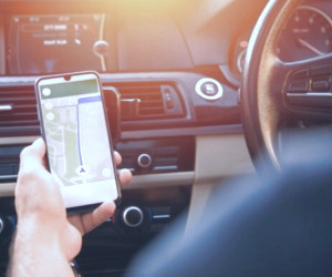 بهره‌گیری ایمن از مسیریاب در حین رانندگی