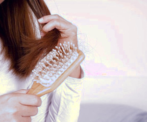 موهای سالم و درخشان؛ راهکارهای مؤثر برای جلوگیری از ریزش و شوره